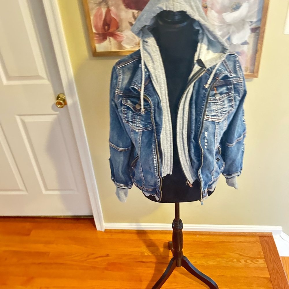 💙Blue Denim Distressed Jacket with Detachable Gray Hoodie🩶